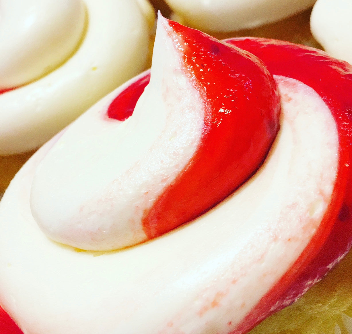 Lemon Raspberry – Colossal Cupcakes